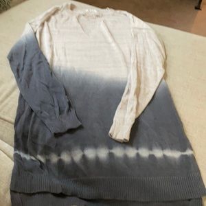 Boutique ombré destroyed V neck sweater